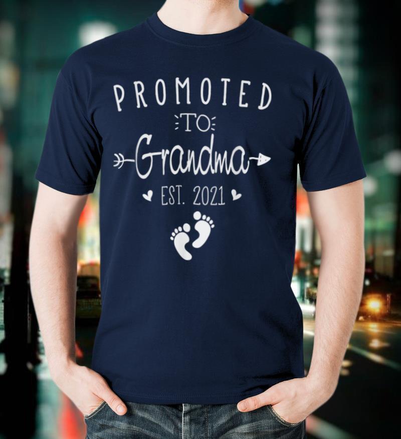 Promoted to Grandma Est 2021 Pregnancy Announcement Gift T Shirt